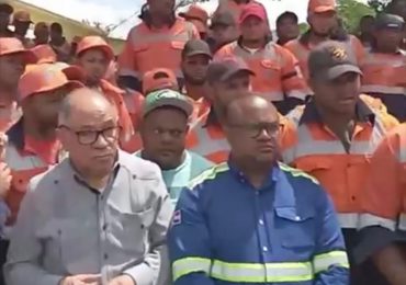 Video| Trabajadores de CORMIDOM protestan de forma pacífica por supuesta irregularidad en bonos