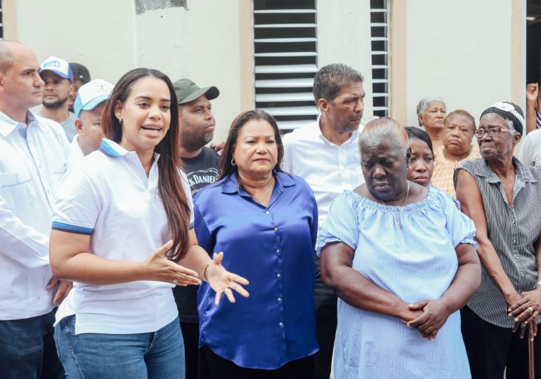 Diputada Betty Gerónimo entrega viviendas a familias que habían perdido en incendio