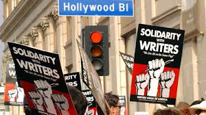 Guionistas de Hollywood en huelga por mejores remuneraciones