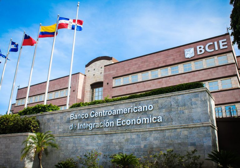RD recibe gobernadores del Banco Centroamericano de Integración Económica