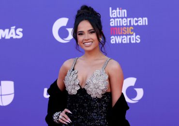 Becky G aconseja excluir a personas negativas y los fans le piden aplicarlo a su vida