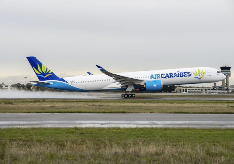 “Air Caraïbes” aumenta más del 50% vuelos desde París a República Dominicana