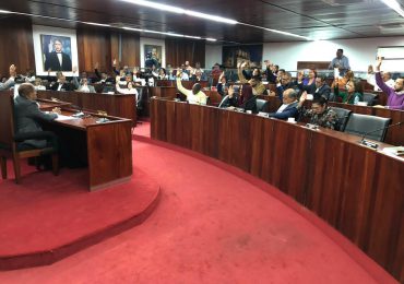 Concejo de Regidores declara duelo municipal por la muerte de la madre de Abel Martínez 