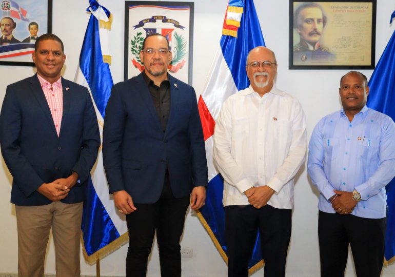 Embajador dominicano en Salvador y director Defensa Pública conversan sobre asistencia migratoria y conflicto penal