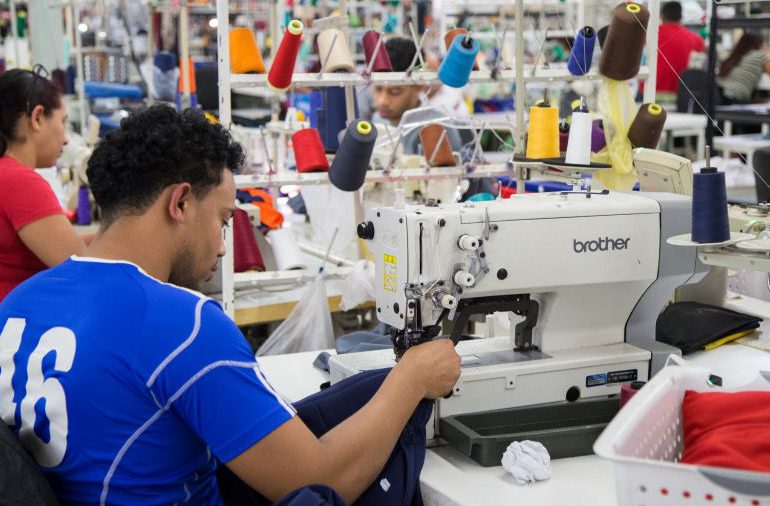 Industria textil y de calzado nacional apoya la iniciativa del INABIE