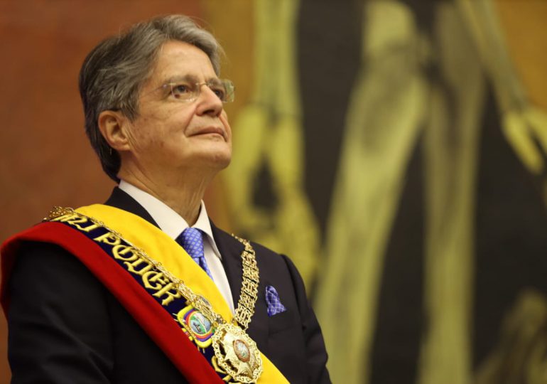 Presidente de Ecuador proclama su "incuestionable" inocencia en juicio para destituirlo