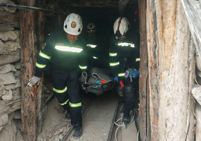 Recuperan cuerpos de 27 mineros tras incendio en yacimiento de oro en Perú