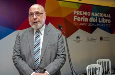 Pedro Vergés gana Premio Nacional Feria del Libro Eduardo León Jimenes 2023
