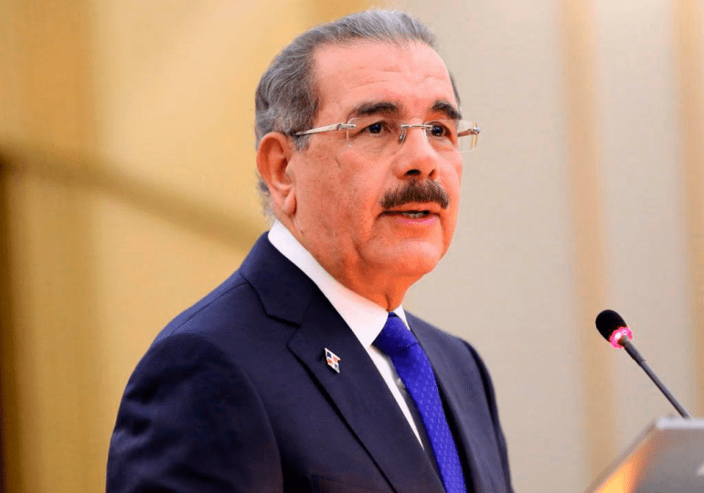 Lejos pero no ausente, Danilo Medina se solidariza con Abel Martínez