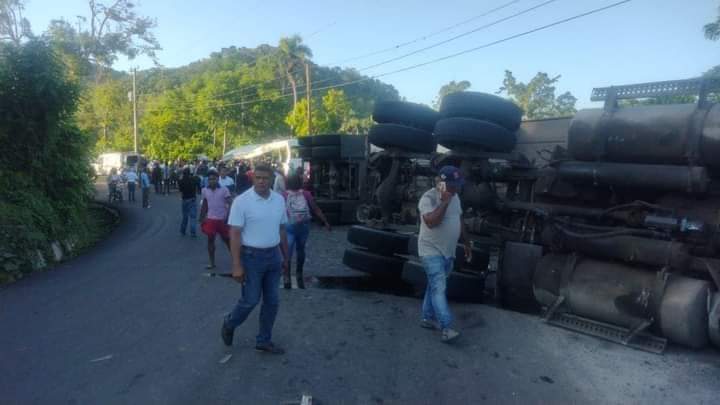 Al menos 4 víctimas mortales y varios heridos deja accidente en la carretera de Hato Mayor
