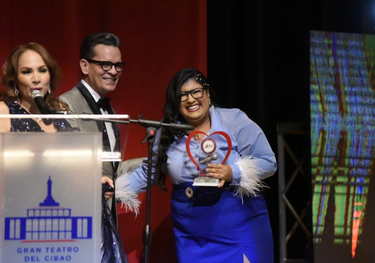 Milagros Méndez gana galardón Locutor del Año en Premios Ciudad Corazón