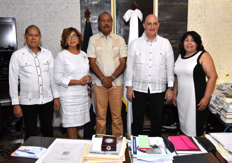 Ministerio de Economía acompañará alcaldía de San Cristóbal en la implementación de la Ley de Ordenamiento Territorial