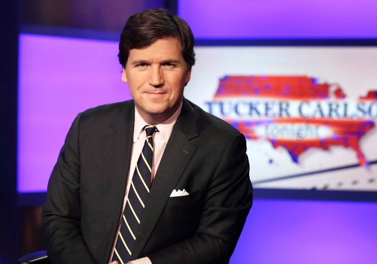 Expresentador conservador de Fox News Tucker Carlson hará un programa en Twitter