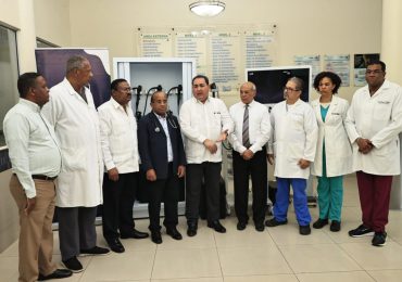SNS entrega al Hospital Salvador B. Gautier torre endoscópica y designa 53 nuevos colaboradores