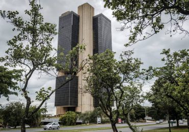 Banco Central de Brasil mantiene tasa de referencia en 13,75%