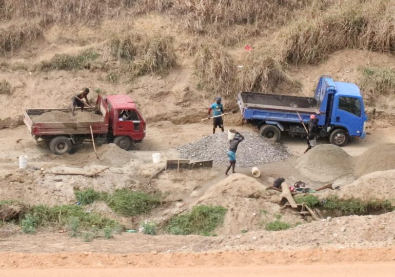 Medio Ambiente reconoce extracción de arena del Río Masacre