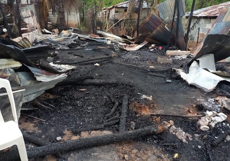 ¡Tragedia! Mueren dos niños tras incendiarse su vivienda en La Guáyiga