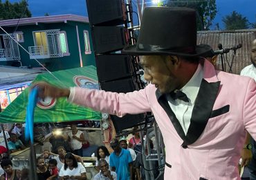 Video | Mago Peter se roba el "show" y todo los aplausos en las patronales de El Llano