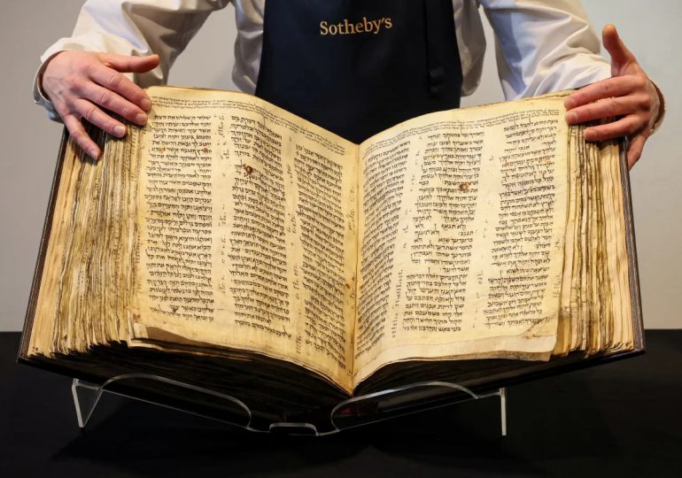 Antigua biblia hebrea se vende por cifra record de USD 38,1 millones