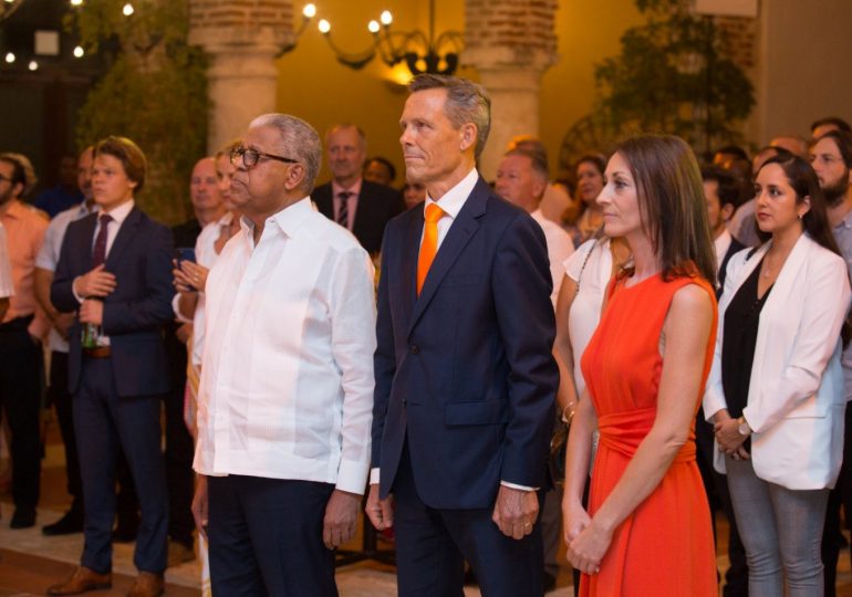 Celebran en Santo Domingo el tradicional Día del Rey en los Países Bajos