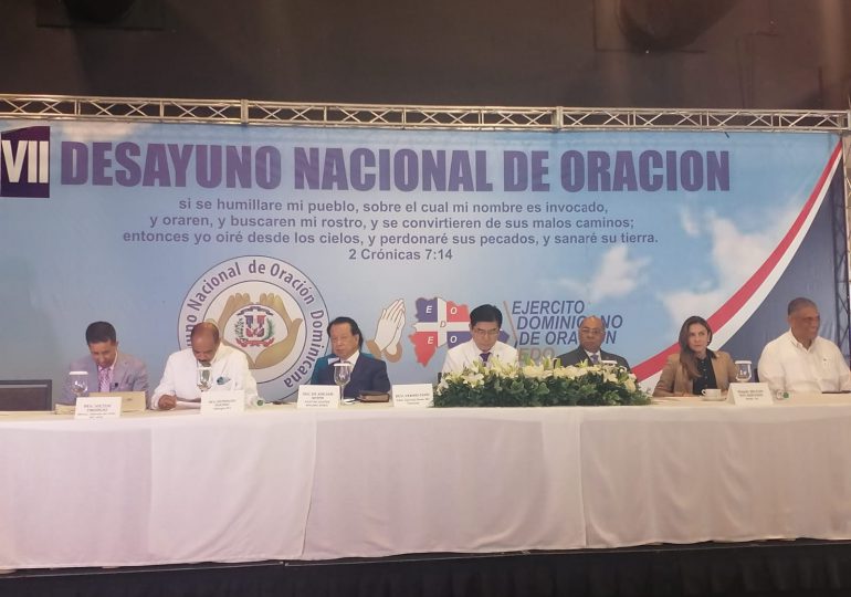 Con el objetivo de orar por el bienestar de la nación, realizan "Desayuno Nacional de Oración"