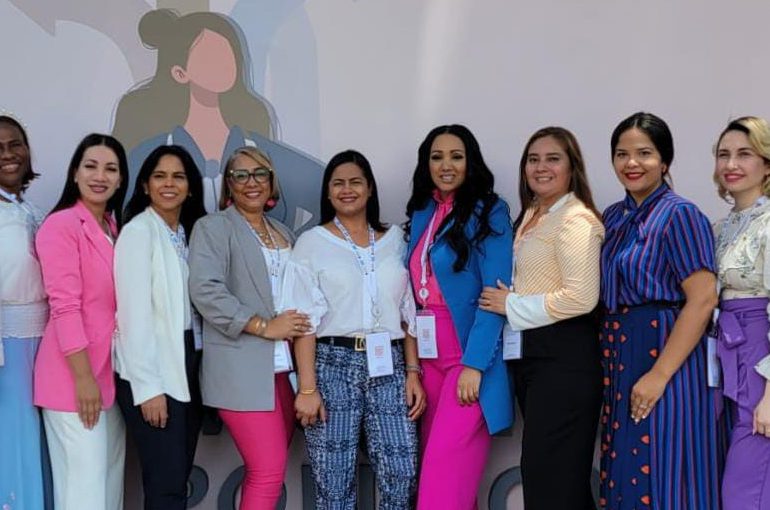 Delegación de la Fundación Princesas del Siglo 21 dice presente en la II Cumbre Nacional de JCE