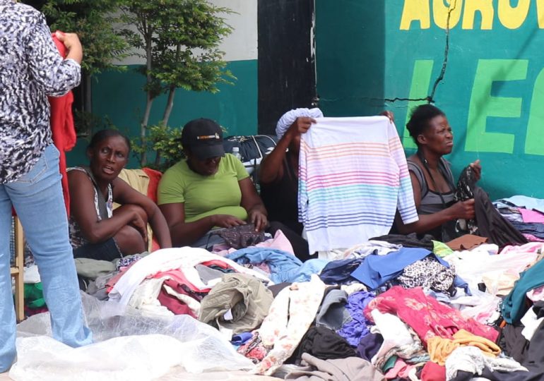 Haitianos se apoderan del sector comercial en la frontera; piden intervención de Luis Abinader