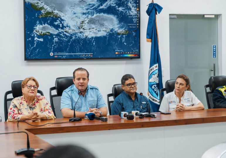 Gobierno anuncia acciones por lluvias en reunión con el COE