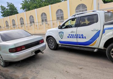 Policía recupera vehículo robado en Santo Domingo; apresa haitiano con cédula falsa en Jimaní