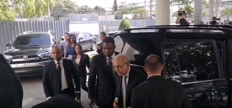 VIDEO | Llegada de Danilo Medina al velatorio de restos de José Joaquín Bidó Medina