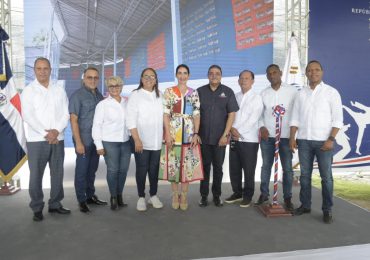 Raquel Arbaje y Francisco Camacho entregan cinco instalaciones deportivas en Las Matas de Farfán