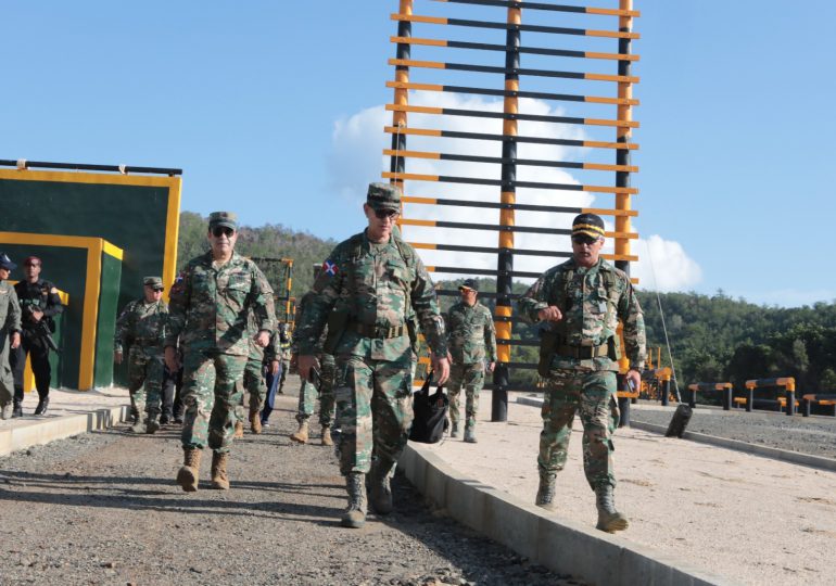 Ministro de Defensa visita Centro Entrenamiento Táctico en Sierra Prieta