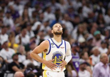 Un histórico Curry rescata a Warriors; Heat golpea primero en Nueva York