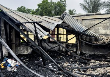 Dos niñas están en estado crítico tras incendio que mató a 19 estudiantes en Guyana