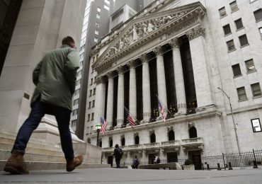 Wall Street cierra en leve baja antes de reunión de la Fed