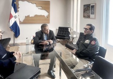 Ministro de Defensa se reúne con embajador Juan Bolívar Díaz en España