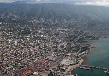 ONU denuncia Haití "está suspendido al borde del precipicio"