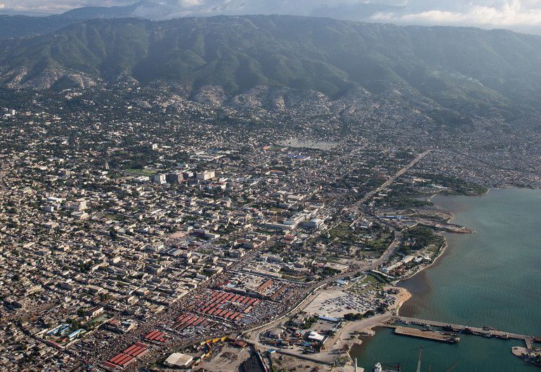 ONU denuncia Haití "está suspendido al borde del precipicio"