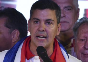 Santiago Peña, el joven economista que retuvo el poder para el Partido Colorado de Paraguay