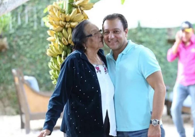 Figuras reaccionan al fallecimiento de doña Mélida Durán, madre de Abel Martínez