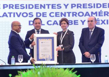 Foro de Presidentes de Poderes Legislativos de Centroamérica, Caribe y México, otorga placa a Abel Martínez
