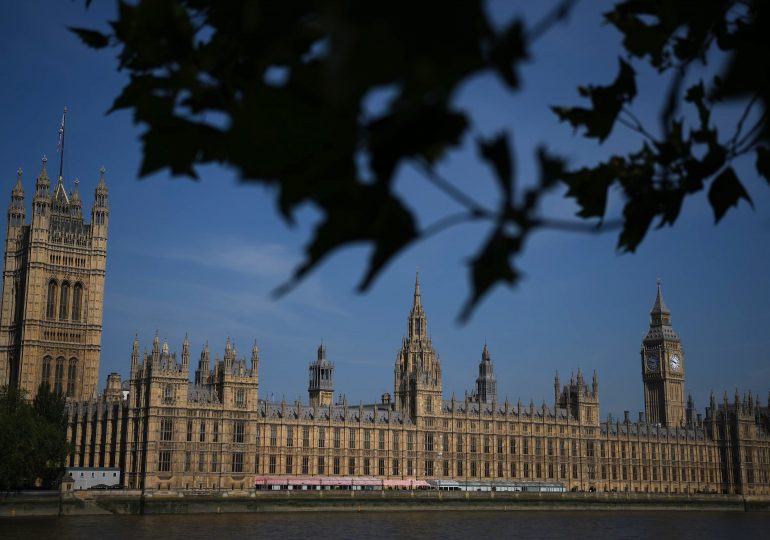 Los diputados británicos debaten si sancionan a Boris Johnson por mentir al Parlamento
