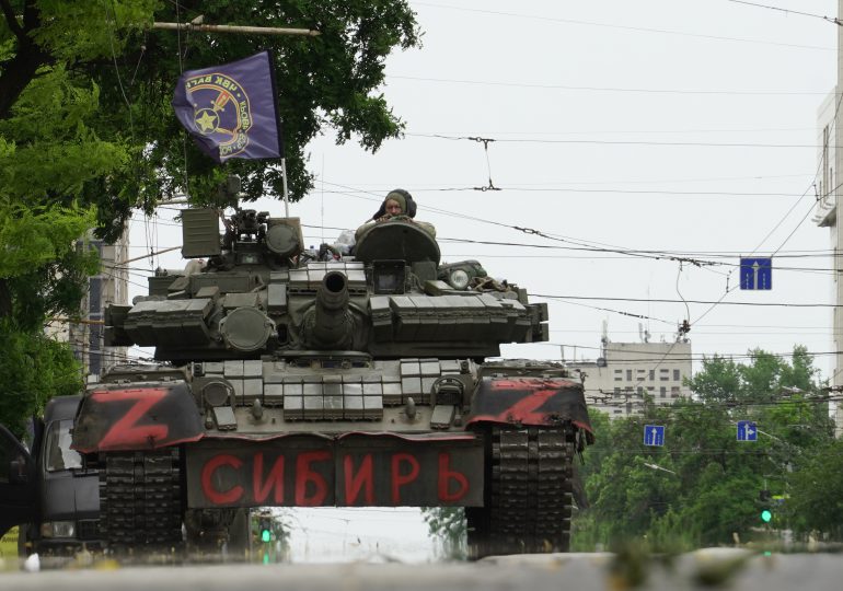 Jefe paramilitar dice que tomó el cuartel general ruso de Rostov "sin un disparo"