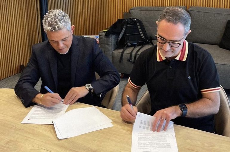 FOTOS | Alejandro Sanz firma con la compañía discográfica Sony Music Entertaiment