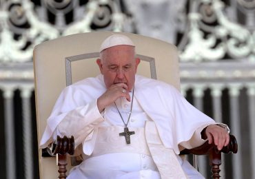 Papa Francisco será sometido a operación de urgencia por riesgo de obstrucción intestinal