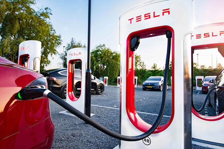 Los rivales de Tesla buscan sus cargadores de autos eléctricos
