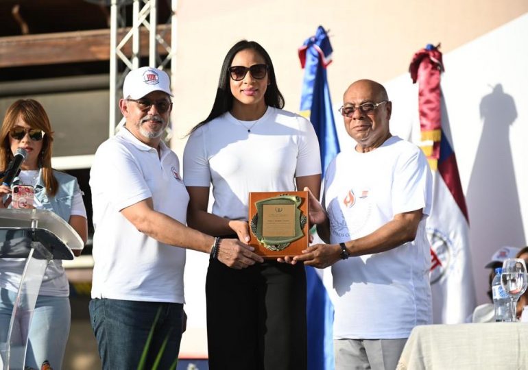 FOTOS | TC inaugura III Juegos Deportivos Constitucionales dedicados a la voleibolista Gina Mambrú