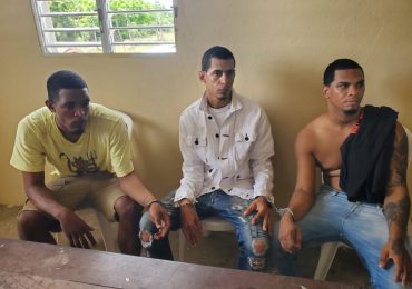 VIDEO | Arrestan a tres personas que intentaron secuestrar hombre que cobró RD$200 mil pesos para llevarlos a PR