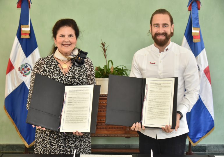 INDEX firma acuerdo con CENAPEC para ampliar oferta académica de la comunidad dominicana en el exterior
