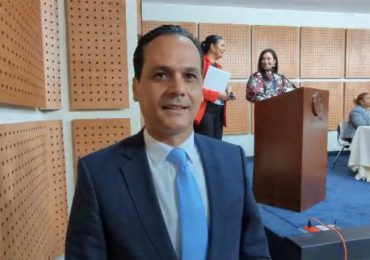 Senador Iván Silva dice mafias políticas y malas inversiones merman avances de la educación